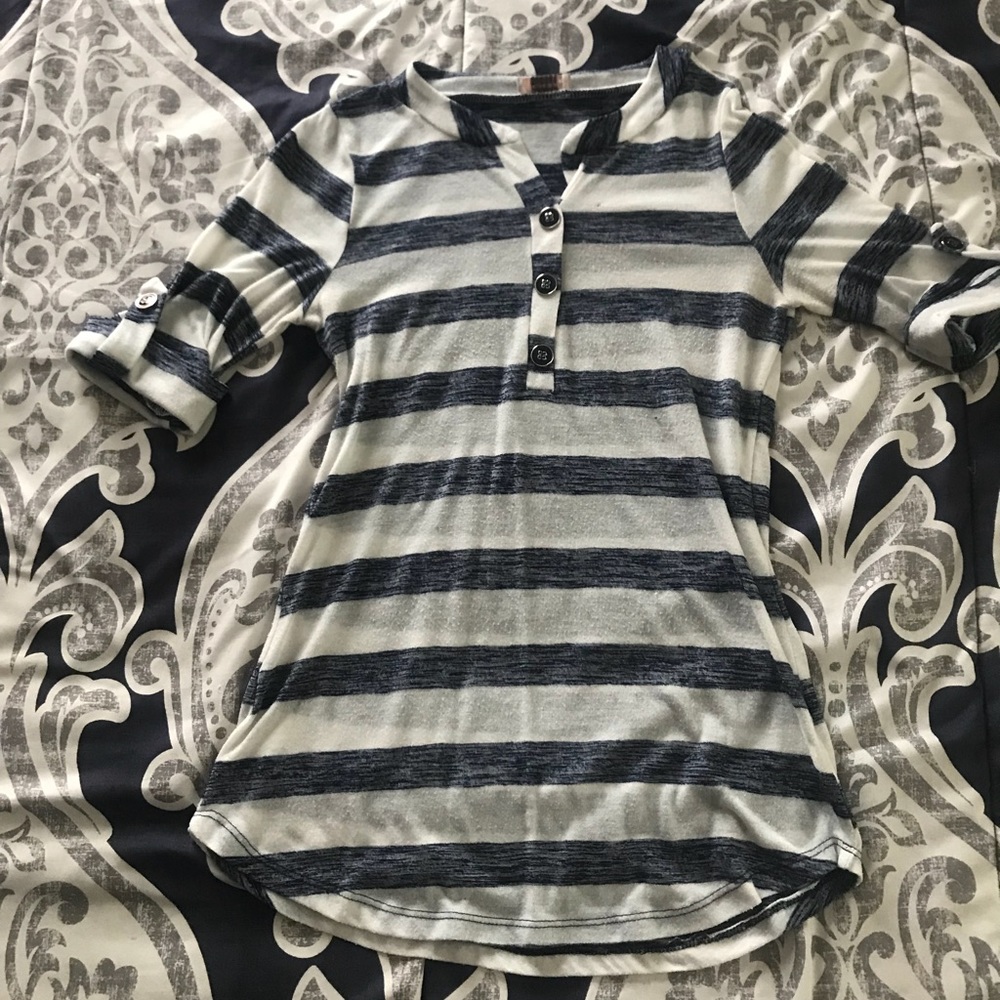3/4 length sheer business casual top